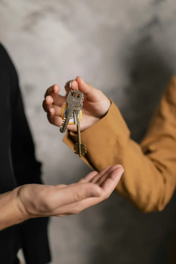 slotenmaker onderweg na buitengesloten situatie bij appartement in antwerpen